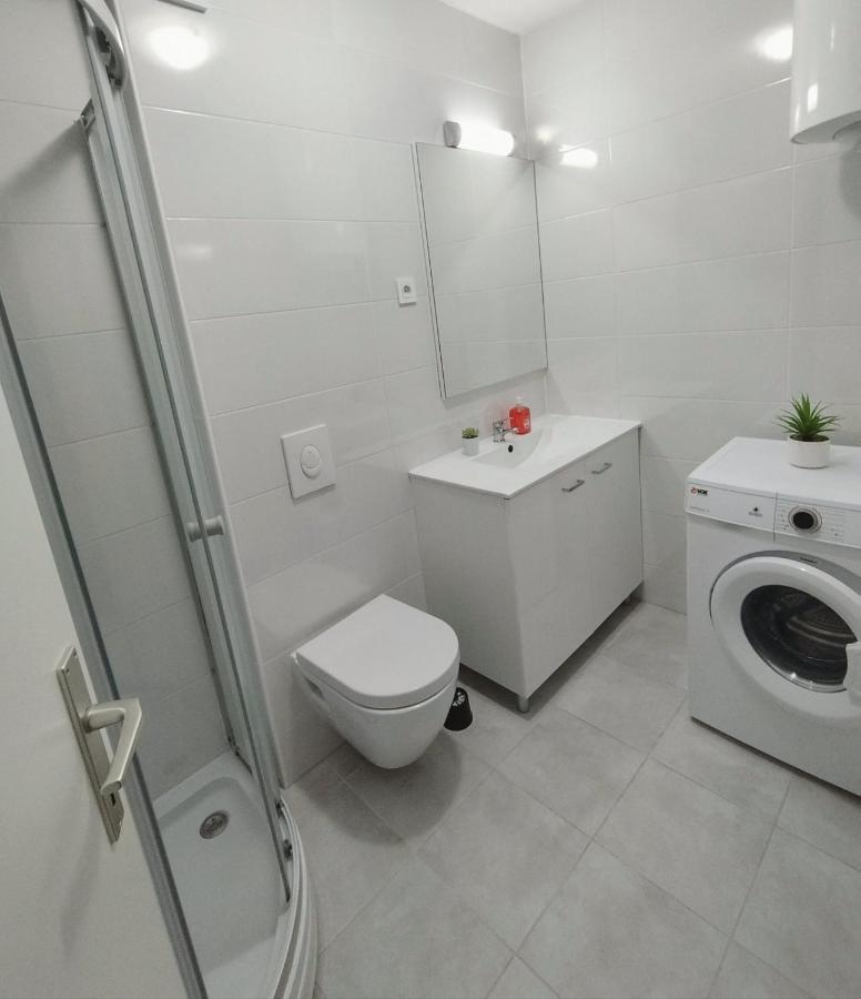 Apartment Sanya #3 Ljubljana Buitenkant foto