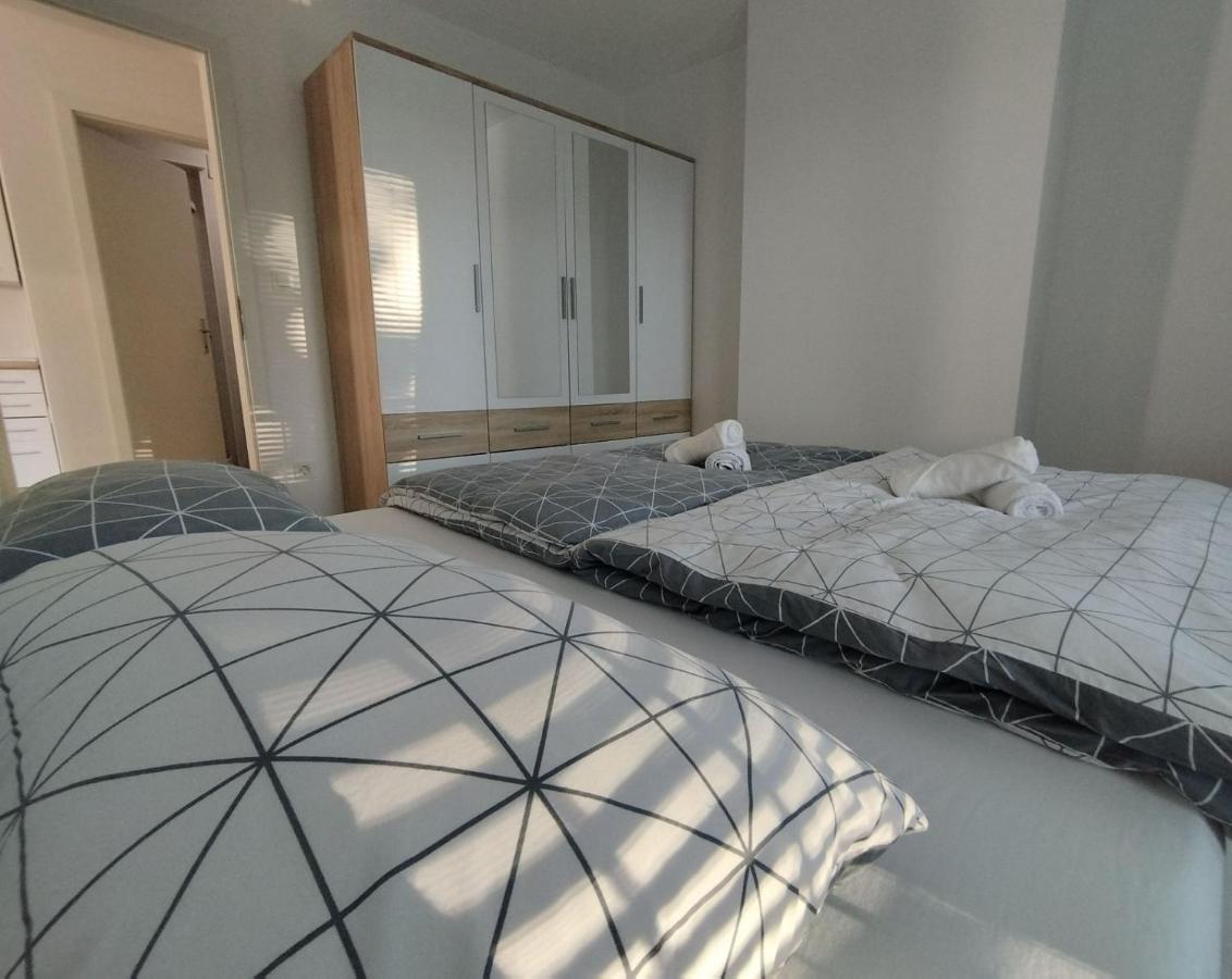 Apartment Sanya #3 Ljubljana Buitenkant foto